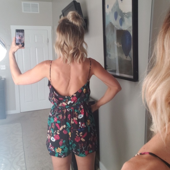 Black and floral romper with waist tie size L - Picture 2 of 3